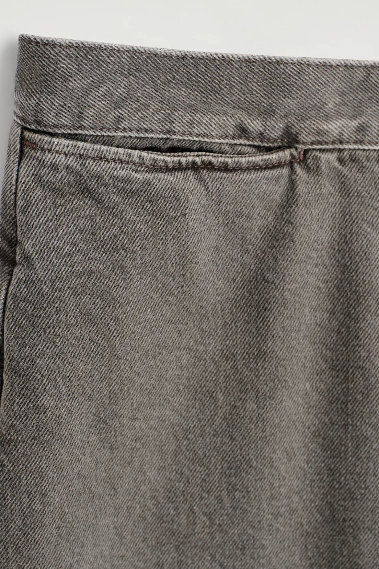 VERKÜRZTE HOSE AUS DENIM MIT WEITEM BEIN