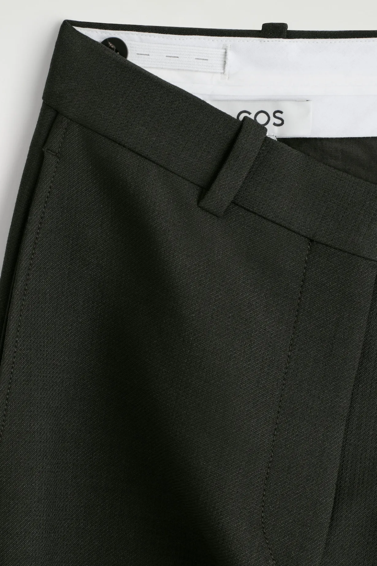 VERKÜRZTE HOSE AUS WOLLE MIT BARREL-BEIN