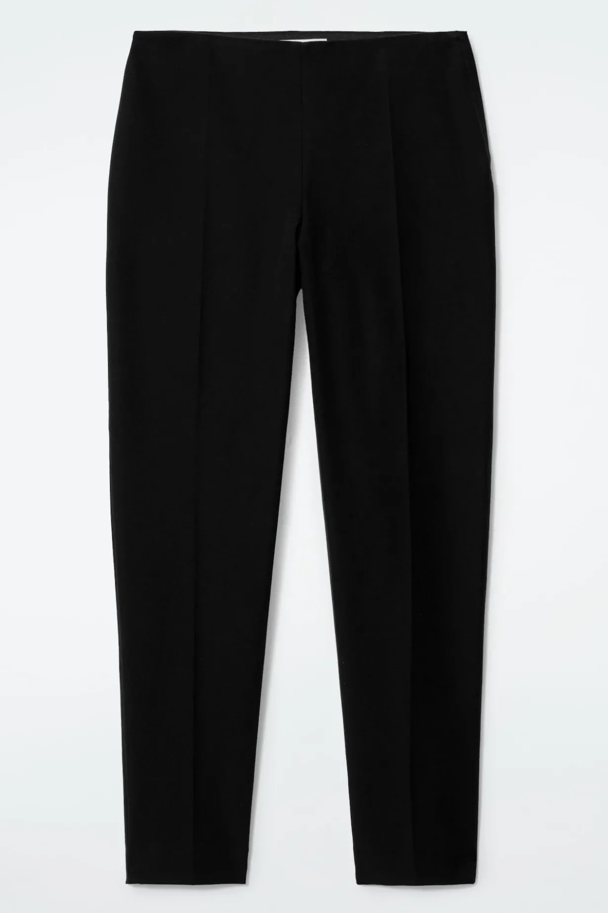 VERKÜRZTE HOSE MIT SCHMALEM BEIN