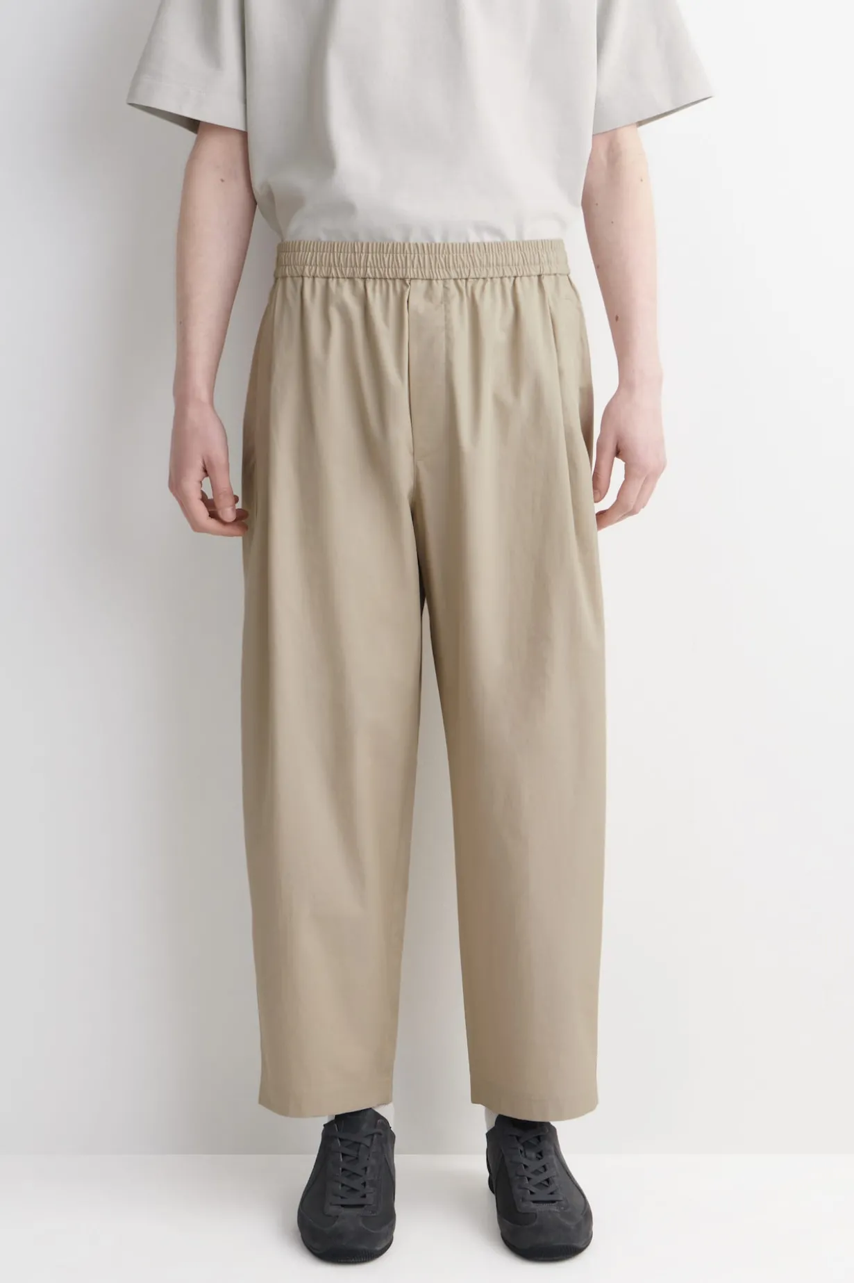 VERKÜRZTE HOSE MIT WEITEM BEIN