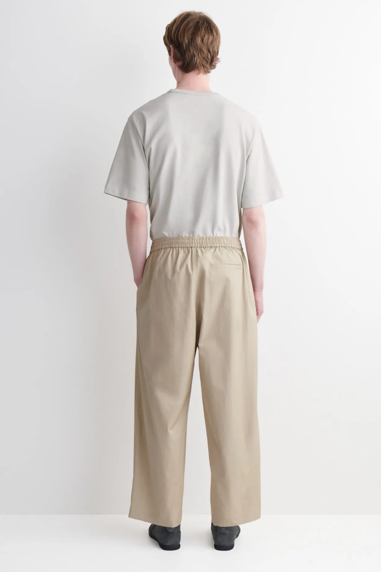 VERKÜRZTE HOSE MIT WEITEM BEIN