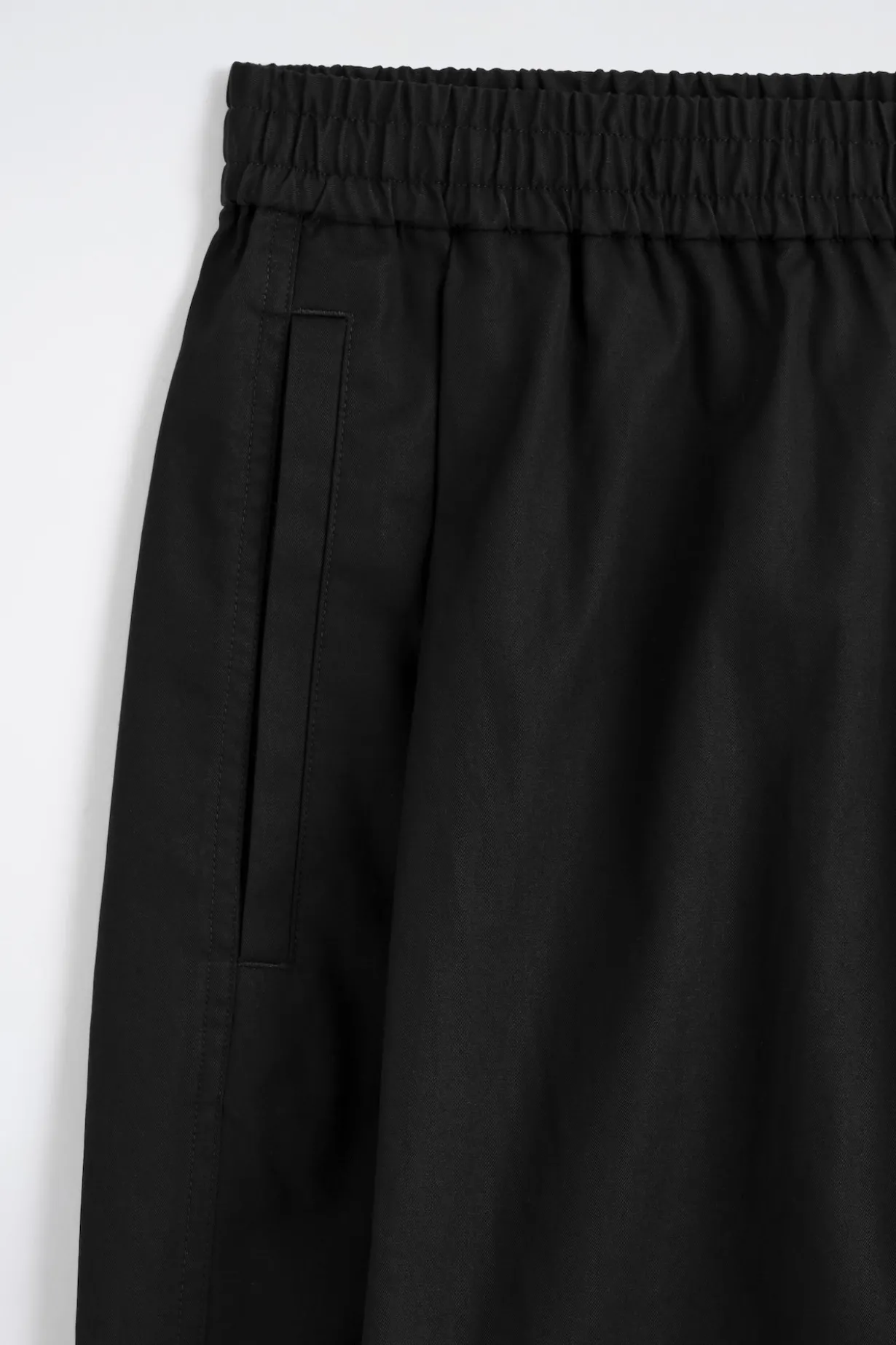 VERKÜRZTE HOSE MIT WEITEM BEIN