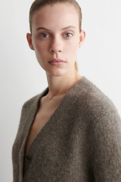 VERKÜRZTE STRICKJACKE AUS ALPAKA-MIX