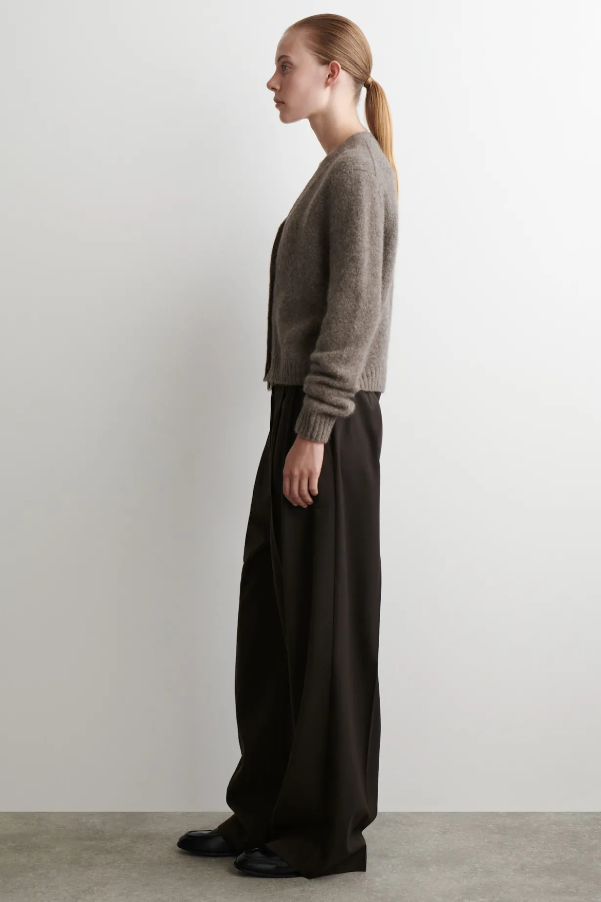 VERKÜRZTE STRICKJACKE AUS ALPAKA-MIX