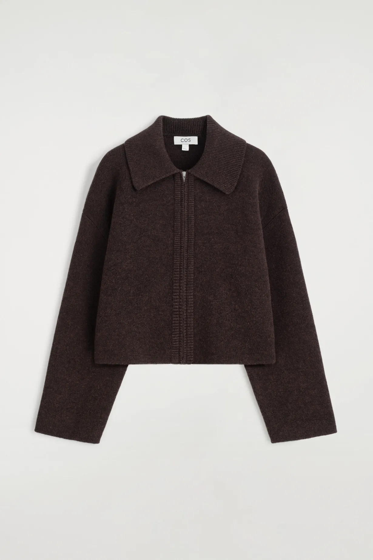 VERKÜRZTE STRICKJACKE AUS MERINOWOLLE
