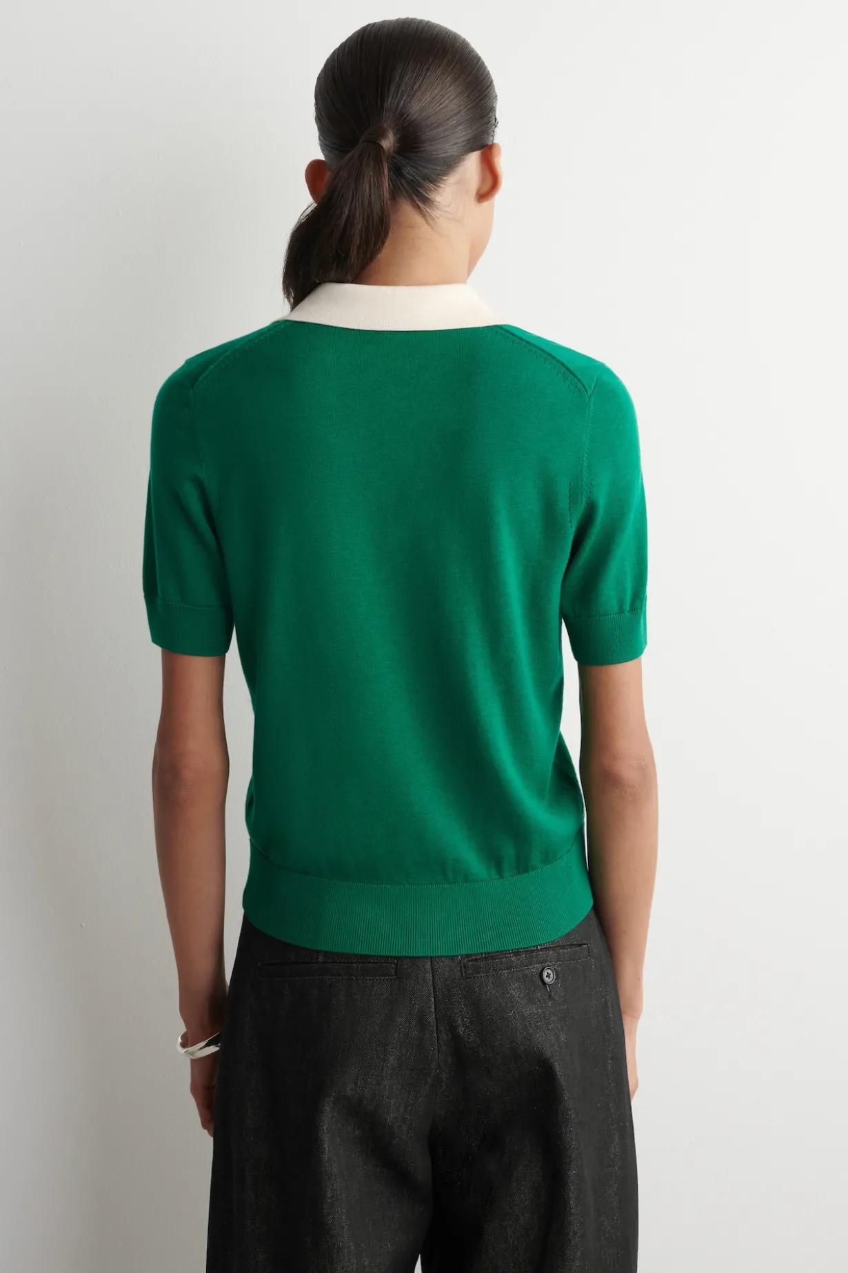 VERKÜRZTES POLOSHIRT AUS WOLL-MIX