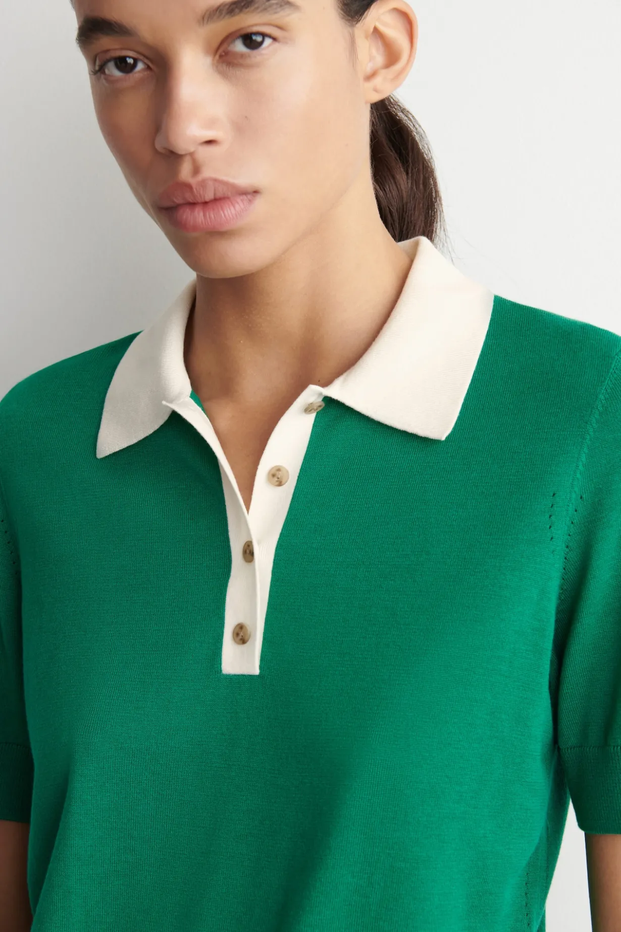 VERKÜRZTES POLOSHIRT AUS WOLL-MIX