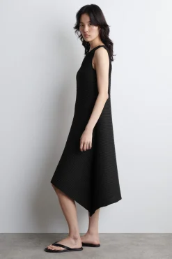 VOLUMINÖSES MIDIKLEID MIT FALTEN
