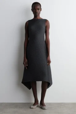 VOLUMINÖSES MIDIKLEID MIT FALTEN