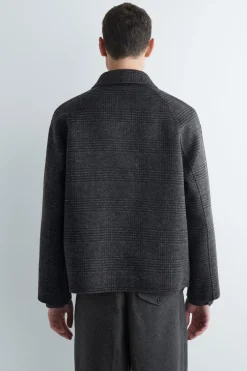 WENDBARE WOLLJACKE MIT KARO- UND FISCHGRÄTMUSTER