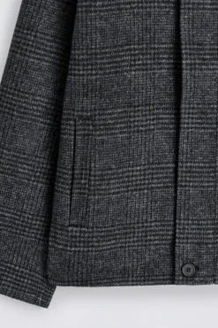 WENDBARE WOLLJACKE MIT KARO- UND FISCHGRÄTMUSTER
