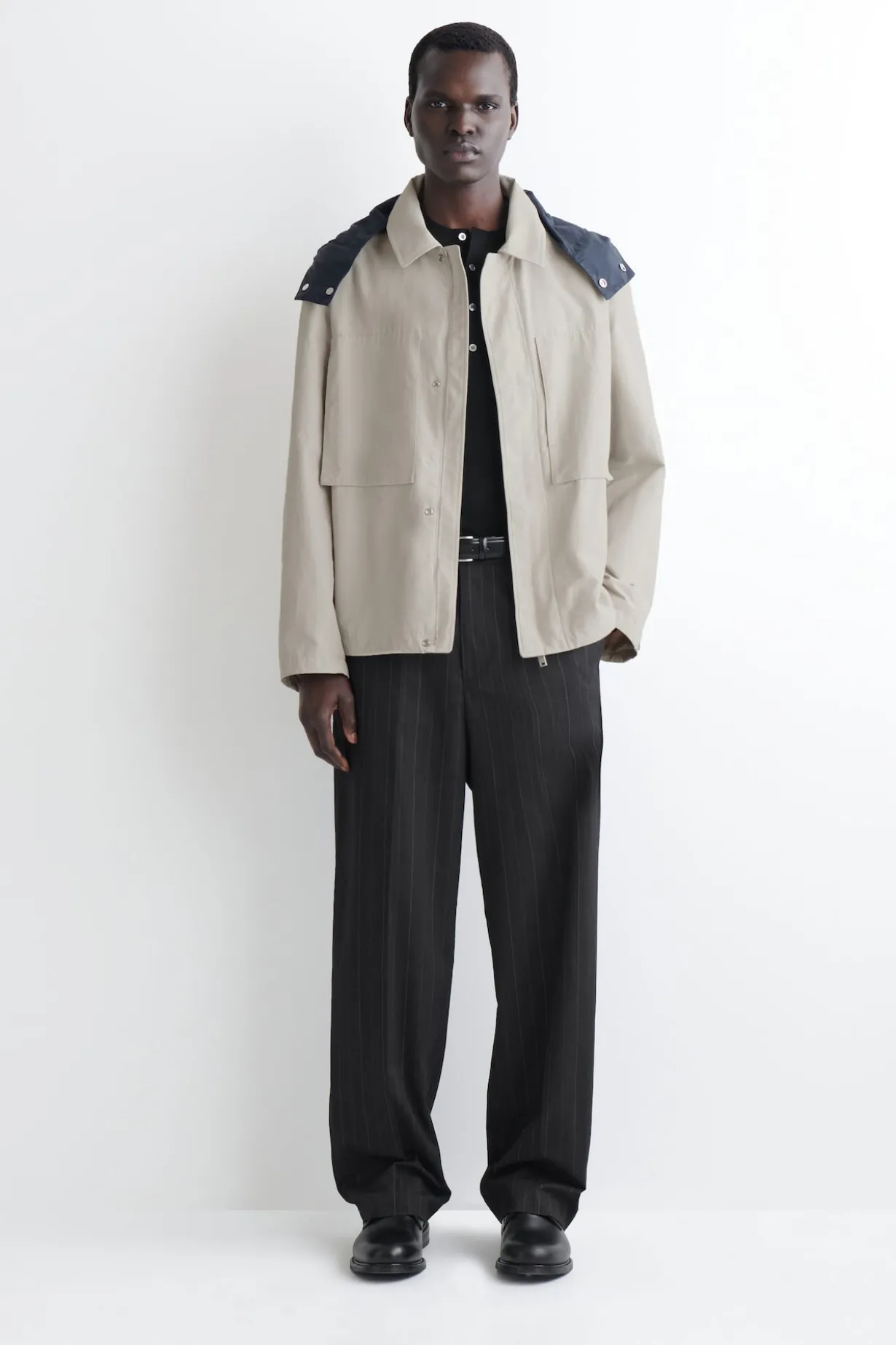 WINDJACKE MIT KAPUZE
