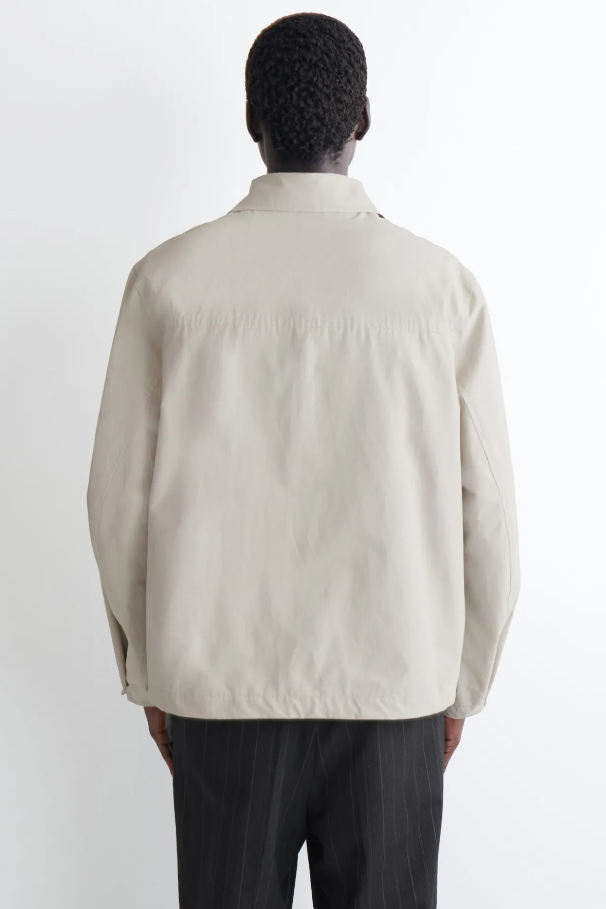 WINDJACKE MIT KAPUZE