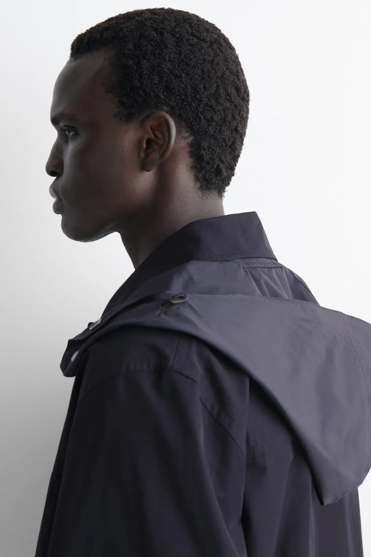 WINDJACKE MIT KAPUZE