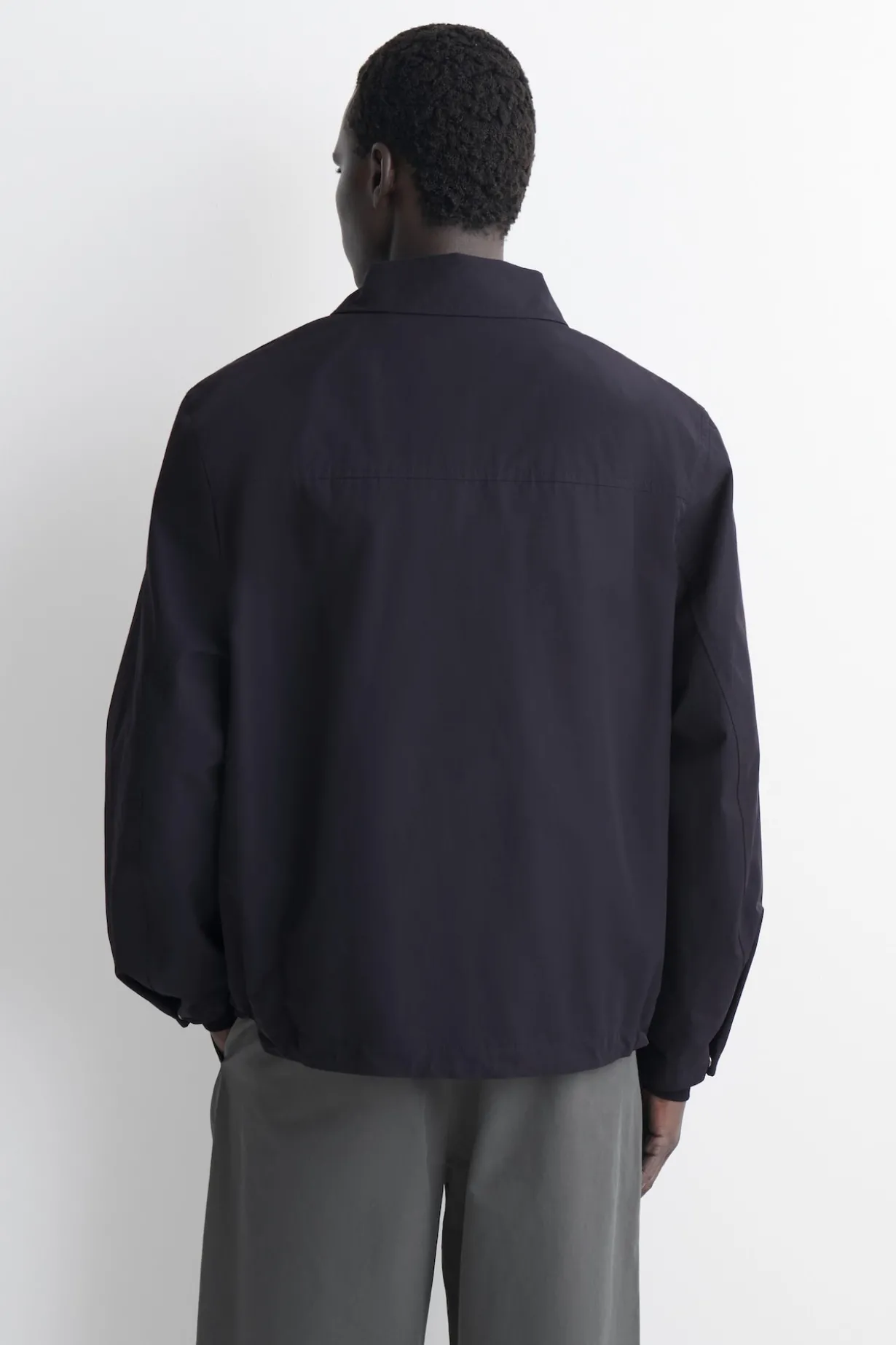 WINDJACKE MIT KAPUZE