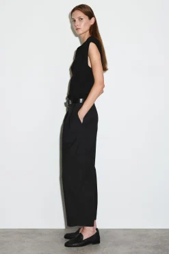 WOLLHOSE MIT BARREL-BEIN UND FALTEN