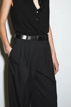 WOLLHOSE MIT BARREL-BEIN UND FALTEN