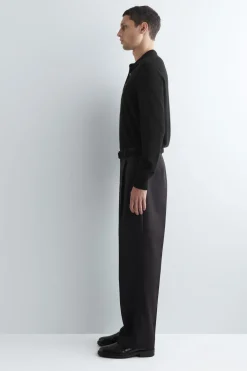 WOLLHOSE MIT BÜGELFALTEN