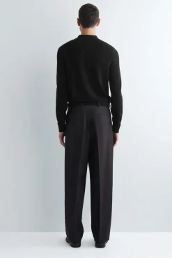 WOLLHOSE MIT BÜGELFALTEN
