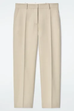 WOLLHOSE MIT SCHMALEM BEIN