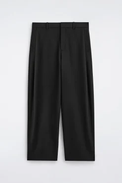 WOLLHOSE MIT WEITEM BEIN UND FALTEN