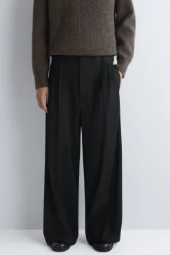 WOLLHOSE MIT WEITEM BEIN UND FALTEN