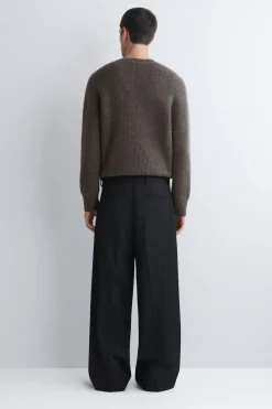 WOLLHOSE MIT WEITEM BEIN UND FALTEN