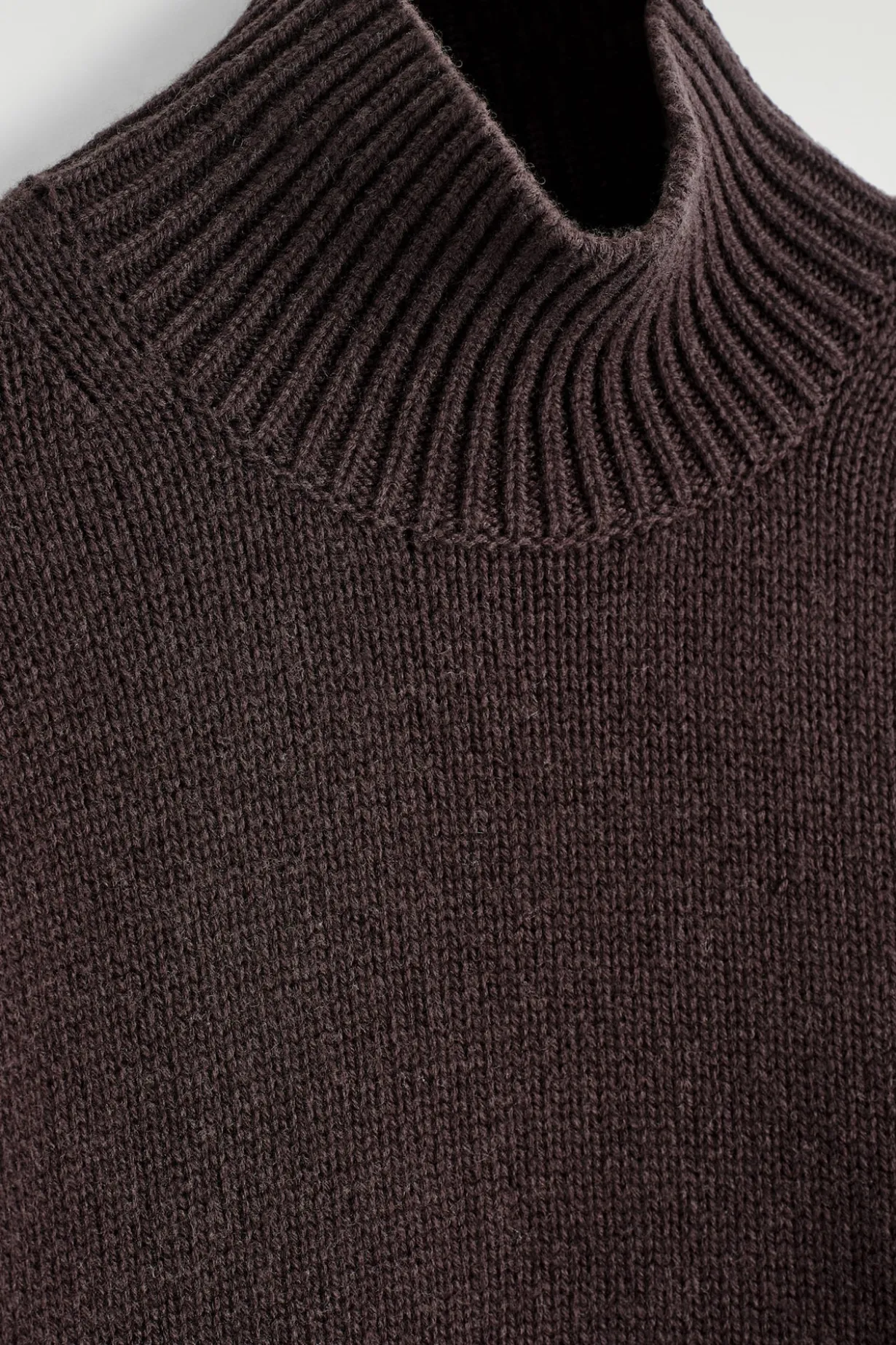 WOLLPULLOVER MIT ROLLKRAGEN