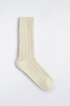 WOLLSOCKEN MIT ZOPFSTRICKMUSTER