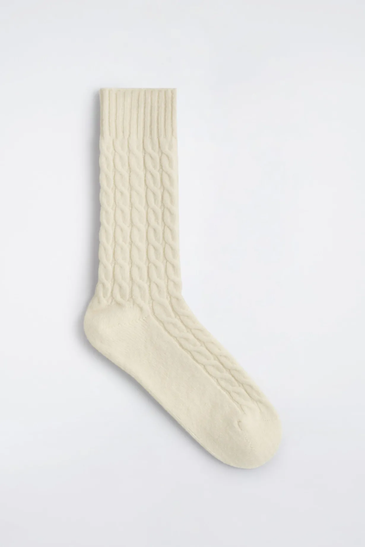 WOLLSOCKEN MIT ZOPFSTRICKMUSTER