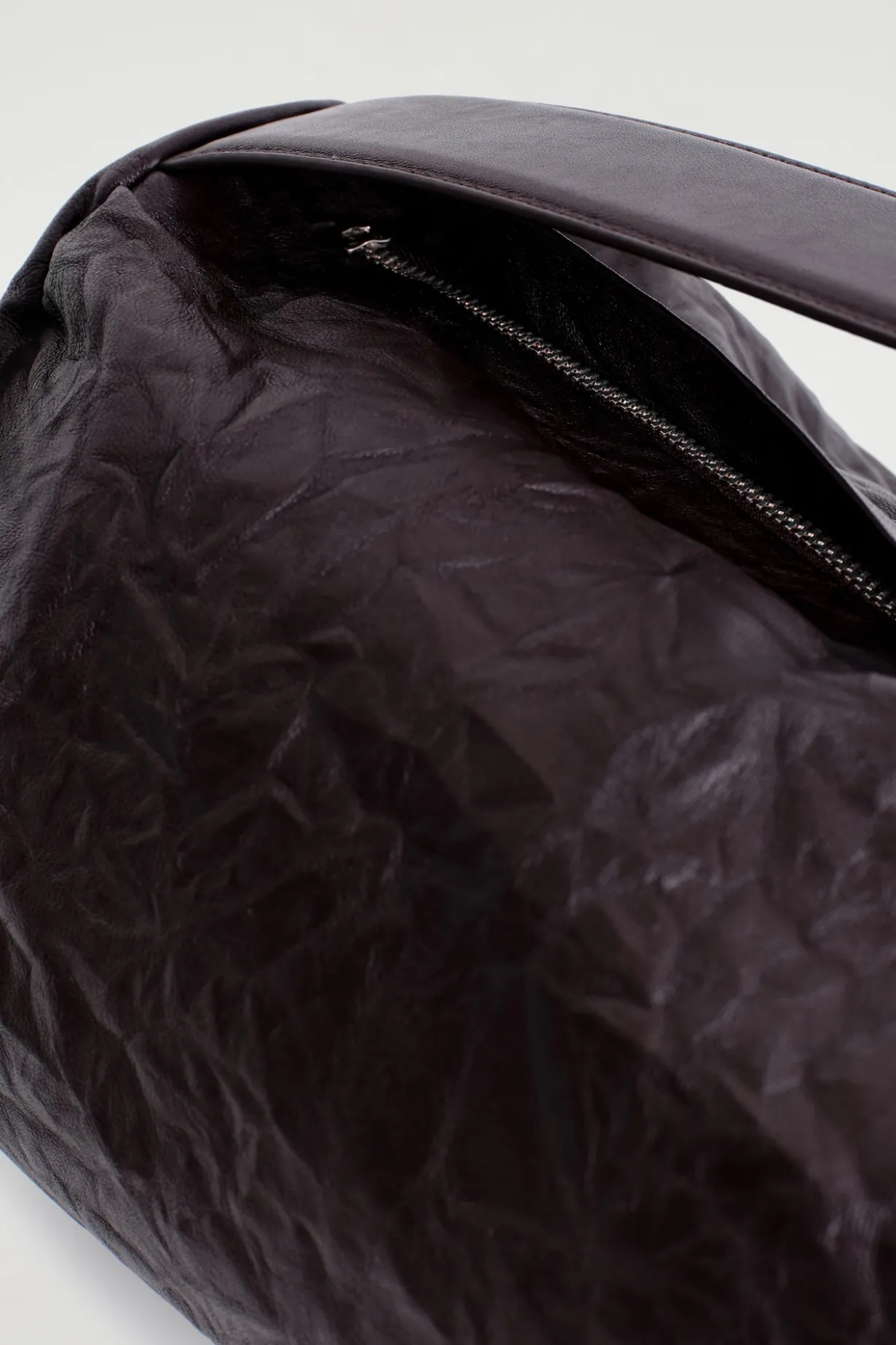 ZYLINDER-CLUTCH - STRUKTURIERTES LEDER